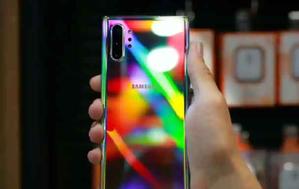 根據調查，有81％的受訪(fǎng)者更喜歡Oppo來(lái)支持5G智能手機