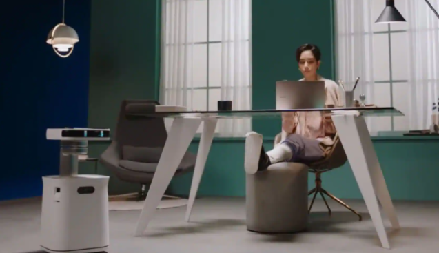 三星的新機器人可以倒一杯酒，打掃房間并監視寵物