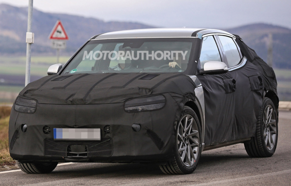 2022年Genesis緊湊型電動(dòng)SUV間諜照片：韓國品牌的首款EV