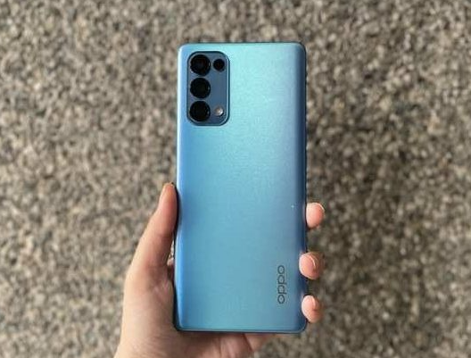 Oppo Reno 5 F有一個(gè)四攝像頭系統