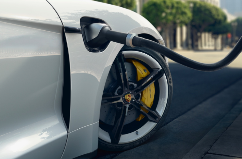 免費軟件更新可讓2020年保時(shí)捷Taycan車(chē)主提高性能