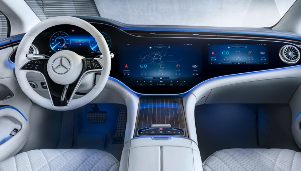 梅賽德斯·奔馳EQS向特斯拉展示豪華內飾的外觀(guān)