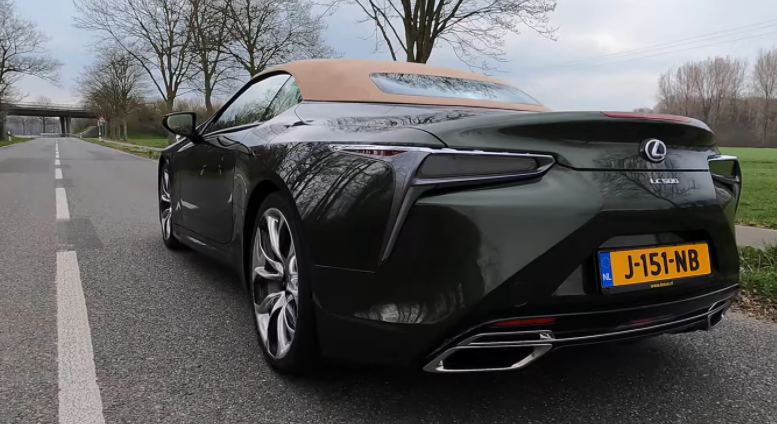 2021年雷克薩斯LC 500敞篷車(chē)通過(guò)高速公路加速測試