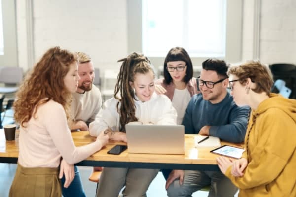 花唄最低還款和分期哪個(gè)劃算（花唄分期付款劃算嗎）