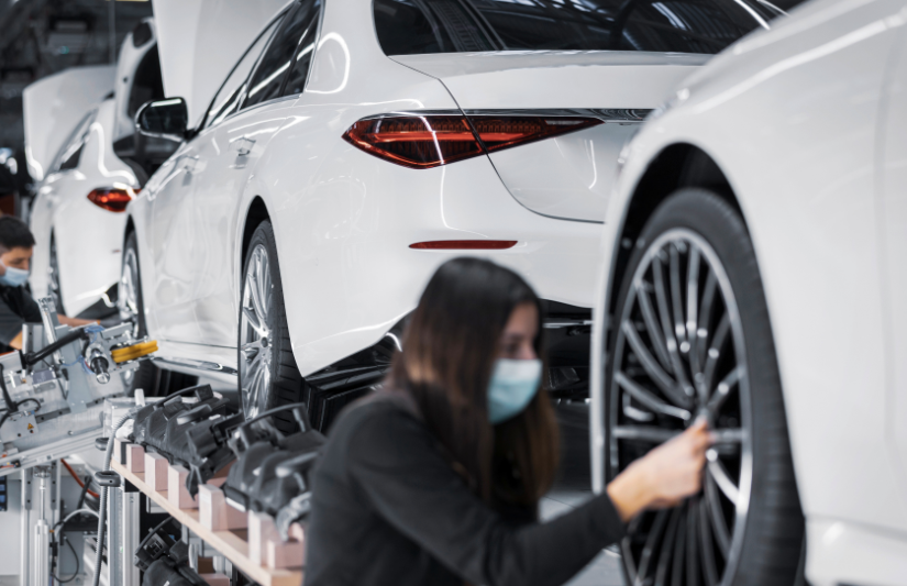 由于缺乏芯片，戴姆勒暫停了兩家德國工廠(chǎng)的生產(chǎn)