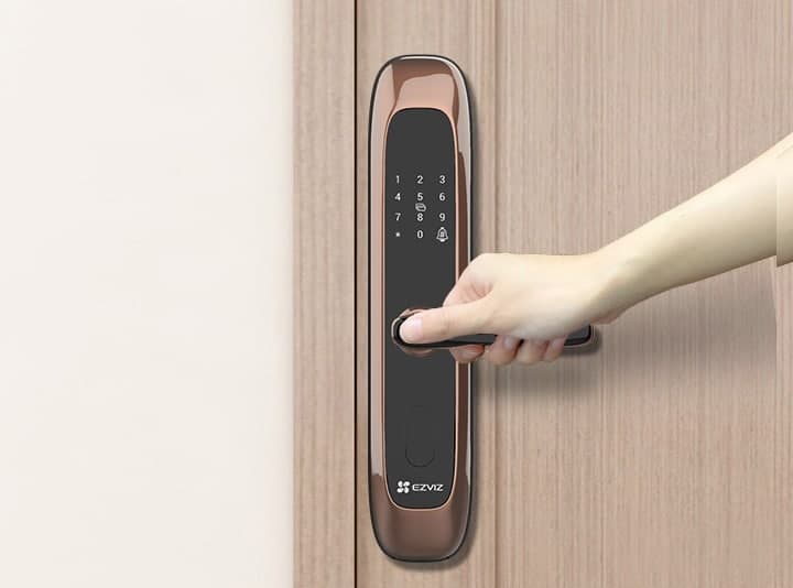 螢石 DL20S 握開(kāi)聯(lián)網(wǎng)版指紋鎖擁有多種開(kāi)門(mén)方式，一握一式一開(kāi)門(mén)