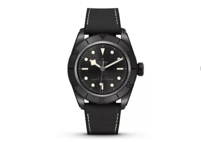 帝陀Black Bay Ceramic配備了全黑機芯