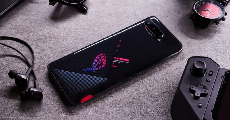 華碩ROG手機5配備了144赫茲的有機發(fā)光二極管顯示屏，驍龍888的系統芯片配備了16GB的內存，并配備了6000毫安時(shí)的大電池。