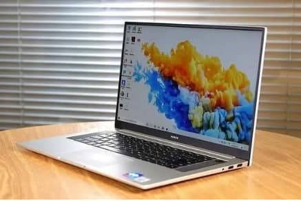 英特爾為輕薄筆記本電腦擴展了第11代酷睿i7和i5兩種新芯片，并宣布推出5G調制解調器