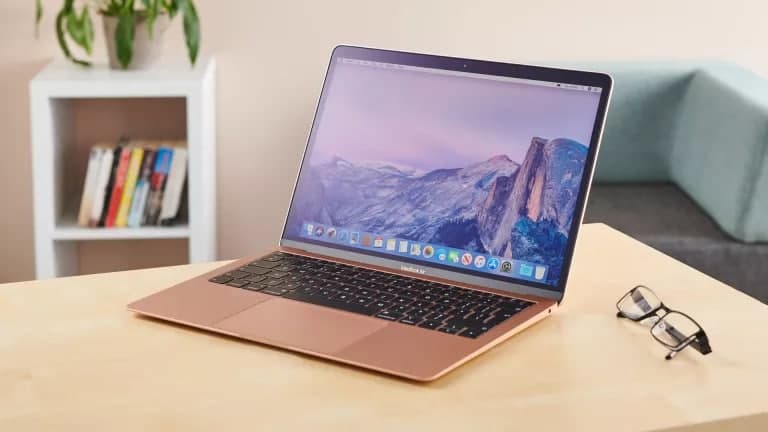 MacBook Air 是我會(huì )買(mǎi)的學(xué)生筆記本電腦，但不是因為你想的原因