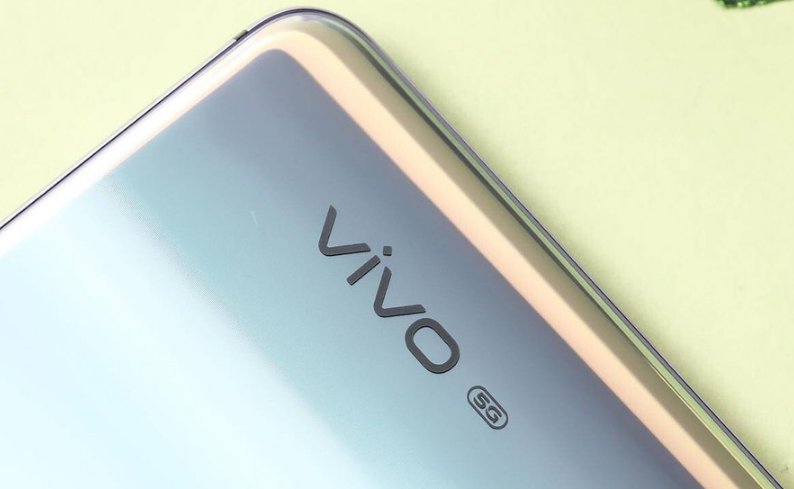 凱迪拉克F1車(chē)隊2026賽季正式涂裝亮相 黑白雙拼設計