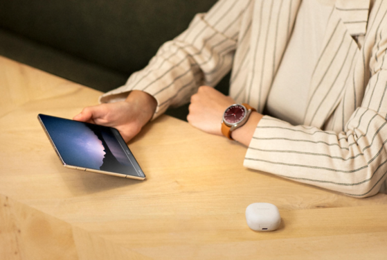 深挖折疊屏大屏優(yōu)勢 三星Galaxy Z Fold5帶來(lái)高能移動(dòng)生產(chǎn)力