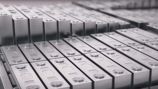 動(dòng)力電池成本過(guò)去15年下降了90% 未來(lái)或繼續下降