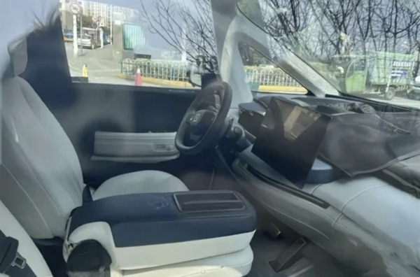 極氪全新MPV內飾諜照曝光：前排設計獨特 可變3座