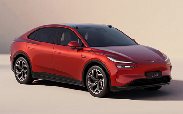 樂(lè )道L60在全國60個(gè)城市開(kāi)啟交付 李斌給首位車(chē)主交車(chē)