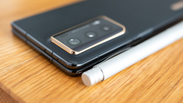 榮耀Magic V2