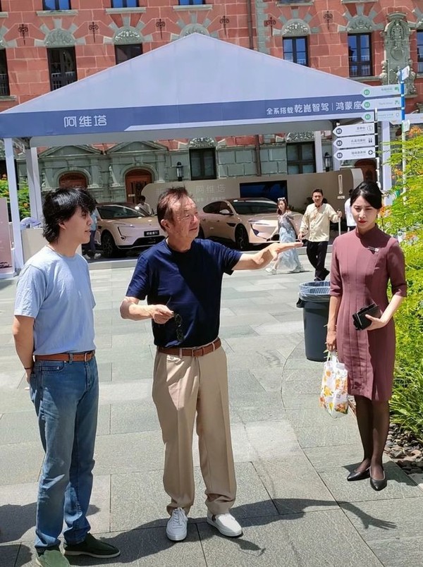 早報：任正非現身華為開(kāi)發(fā)者大會(huì ) 三星折疊屏定價(jià)泄露