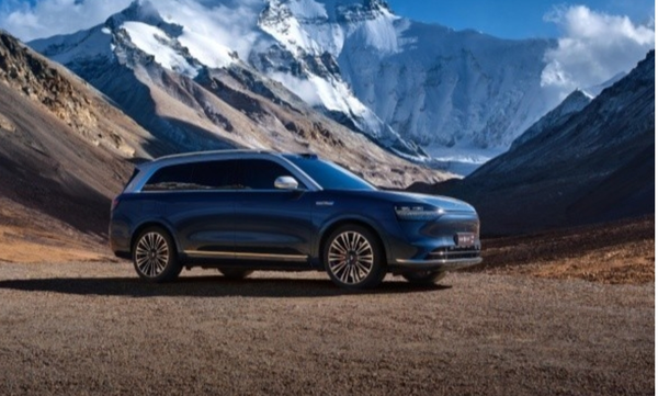 秘魯總統試乘問(wèn)界M9贊不絕口 并期待技術(shù)出口