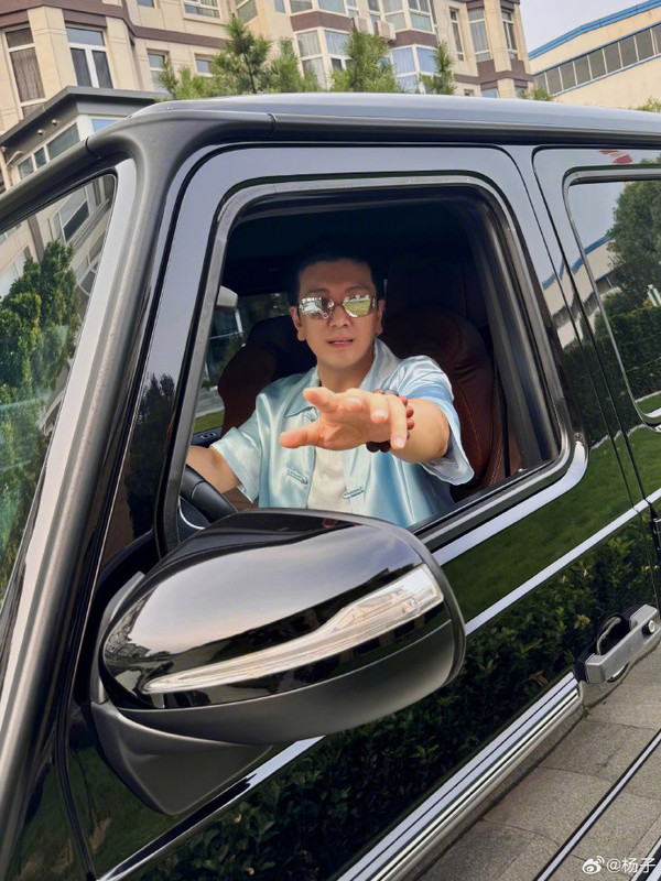 百萬(wàn)豪車(chē)不如20萬(wàn)國產(chǎn)車(chē)？車(chē)評人與影視大亨隔空論戰