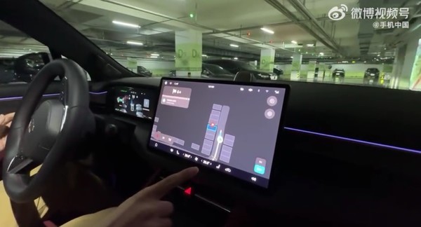 問(wèn)界M5智駕版靠近記憶停車(chē)地點(diǎn)