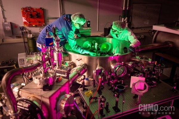 美國最強激光ZEUS發(fā)射2拍瓦光束 超全球發(fā)電量100倍