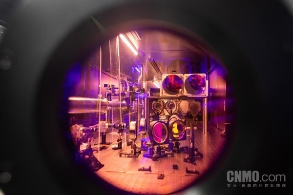 美國最強激光ZEUS發(fā)射2拍瓦光束 超全球發(fā)電量100倍